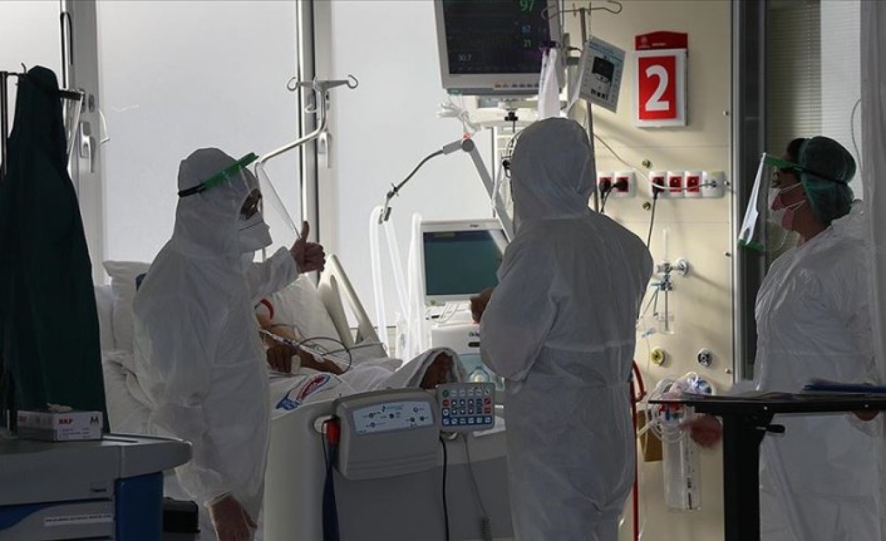 Koronavirüste kritik eşik de aşıldı: Sağlık Bakanı Koca'dan çok önemli uyarı