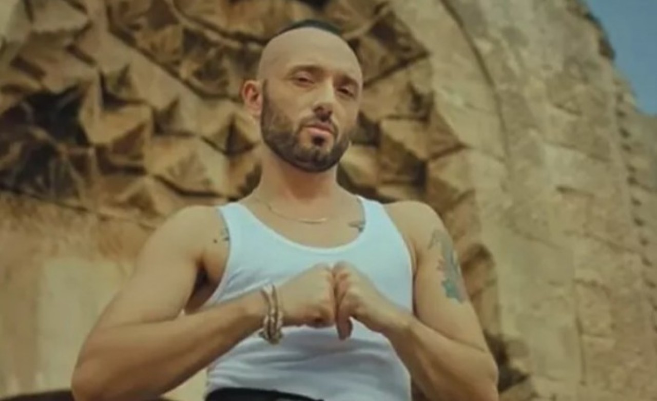 Mabel Matiz,  Toy klibindeki dansçıları 55 saat aç susuz çalıştırmış