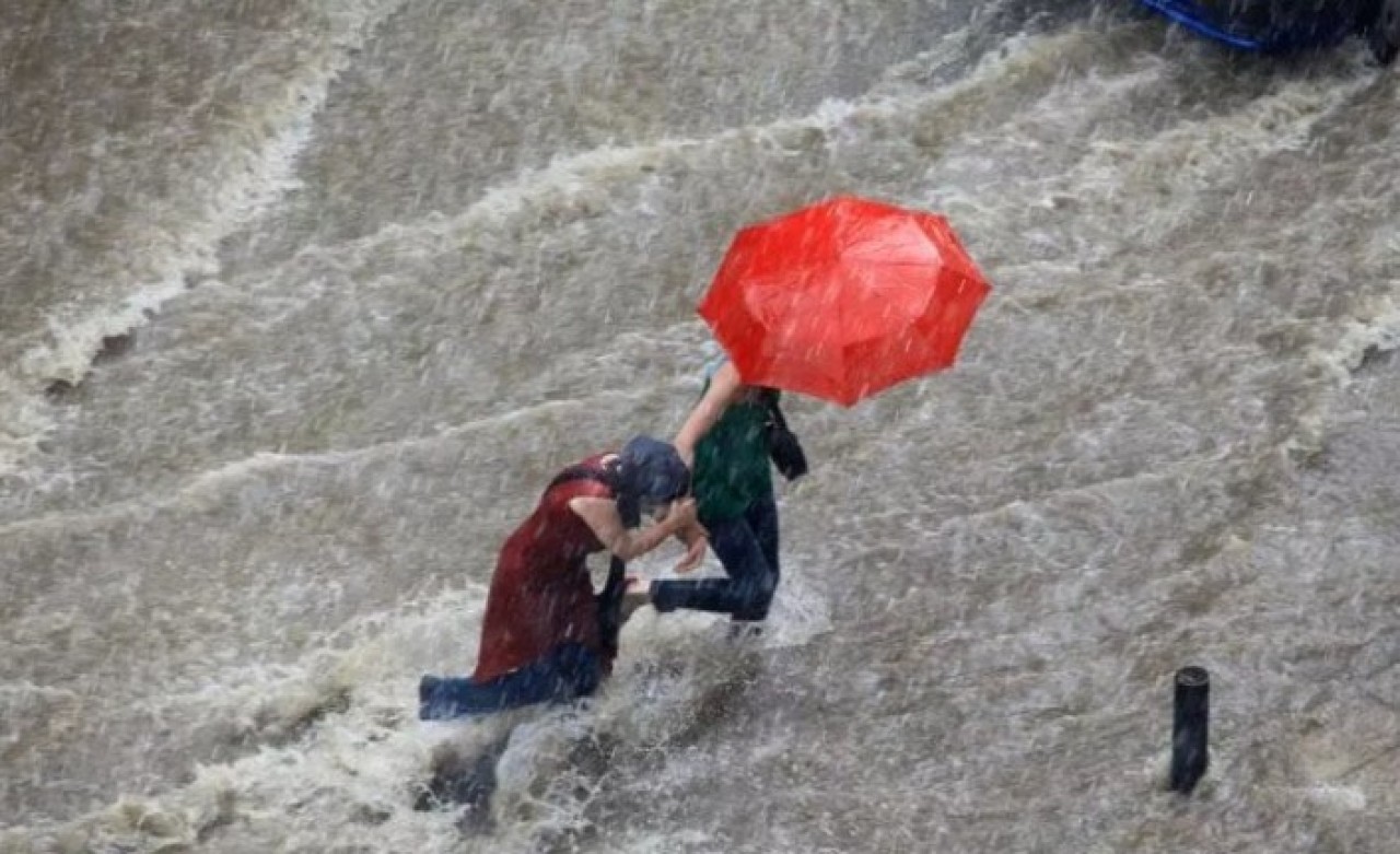 Meteoroloji'den flaş uyarı: Dolu,  sel ve hortum geliyor! Listede İstanbul da var