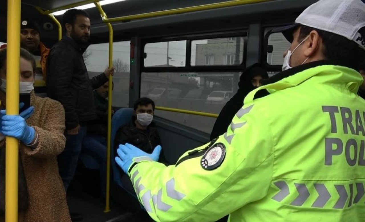 Minibüste şoförle birlikte ayaktaki yolculara da ceza yazılacak!