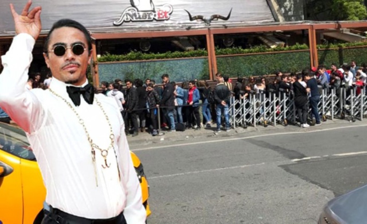 Nusret'in mekanının önündeki kuyrukla ilgili bomba iddia: 'Hepsi figuran,  para ödeniyor!'