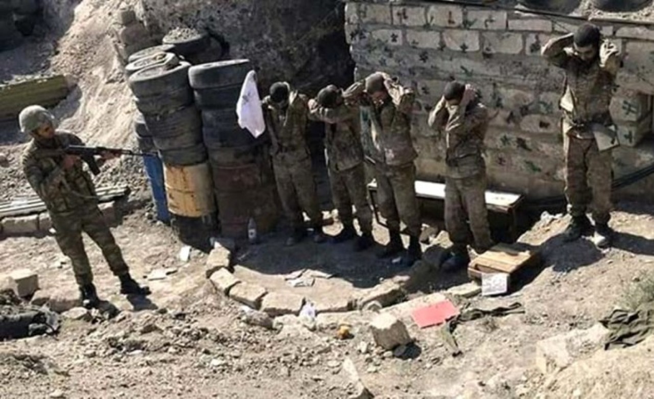 Rus gazeteci Ermeni cephesinden bildirdi: 'Dayanılmaz bir koku var'