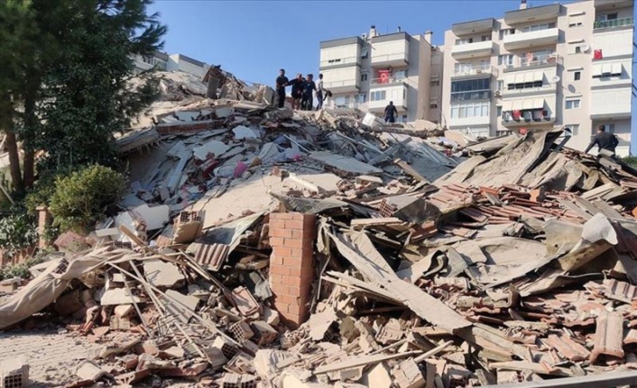 Süleyman Soylu'dan İzmir depremi ile ilgili ilk açıklama: Yıkılan binalar var