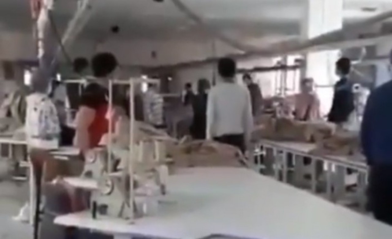 10 Kasım'da saygı duruşuna kalkmayan işçi apo sloganı attı: Patron,  tekme tokat döverek kovdu