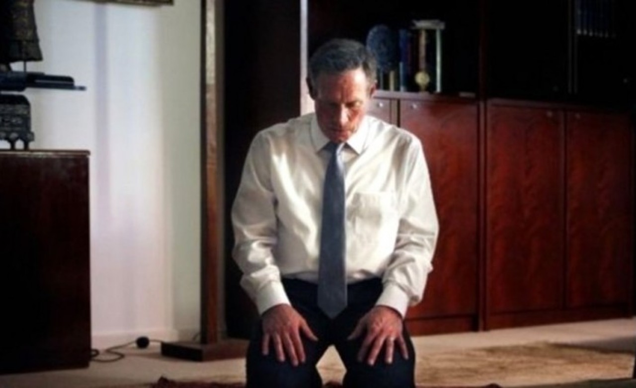 ABD seçiminde gizli servislerin rolü: Gözler müslüman olan CIA ajanı 'Cenazeci' Ayetullah Mike'da