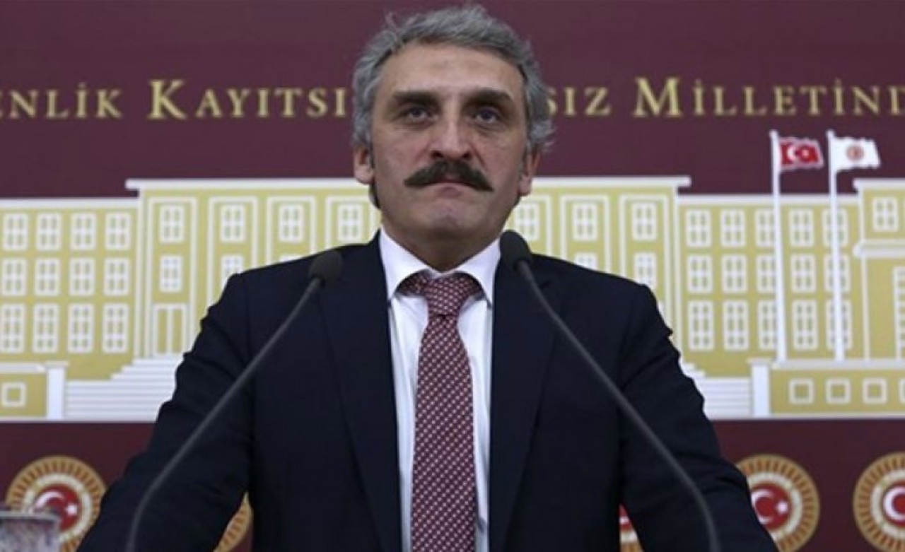 AK Partili Ahmet Hamdi Çamlı,  sanatçı Türkan Şoray'ı hedef aldı