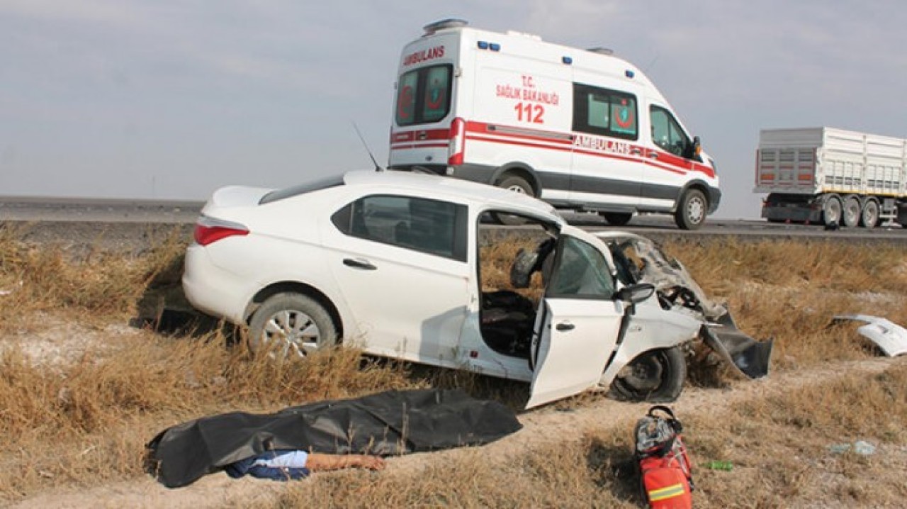 Aksaray'da otomobil tıra çarptı: Alican Uğur öldü