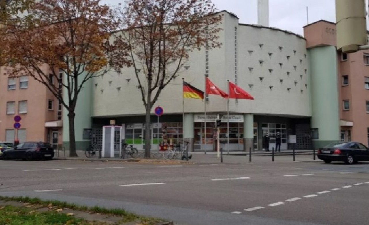 Almanya'da camiye bomba ihbarı!