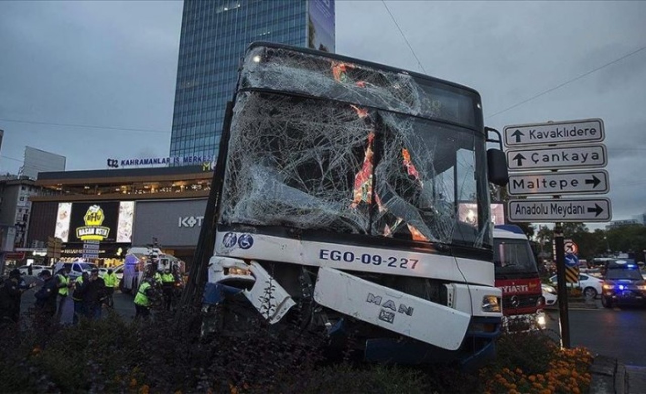 Ankara'da feci kaza: Otobüsler çarpıştı,  yaralılar var