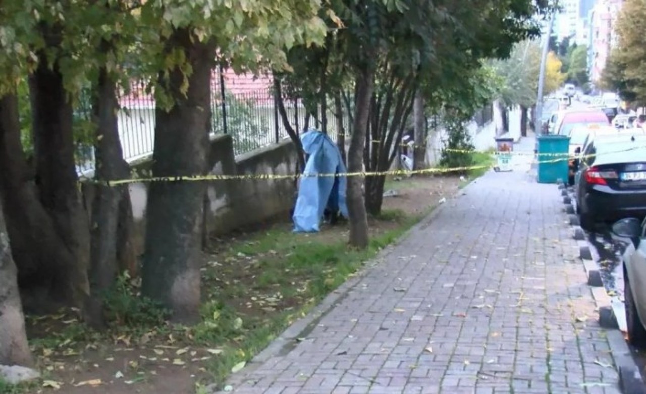 Bahçelievler'de ağaca asılı erkek cesedi bulundu