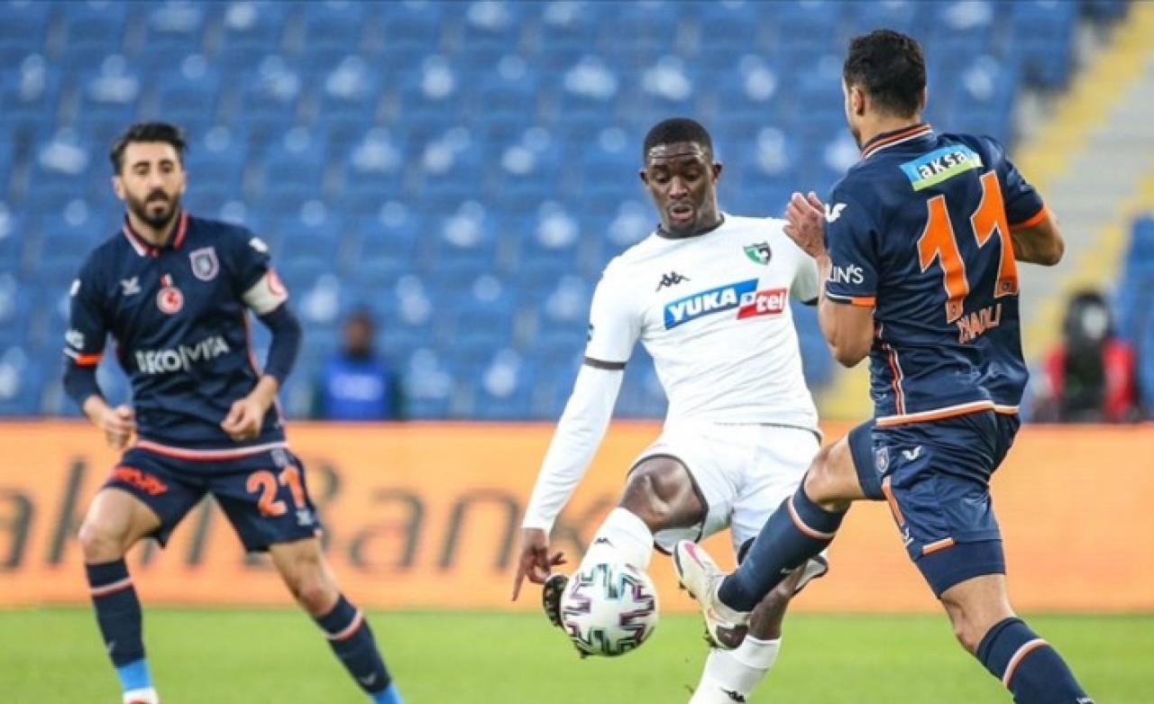 Başakşehir,  Denizlispor'dan uzatmalarda 2 gol yedi