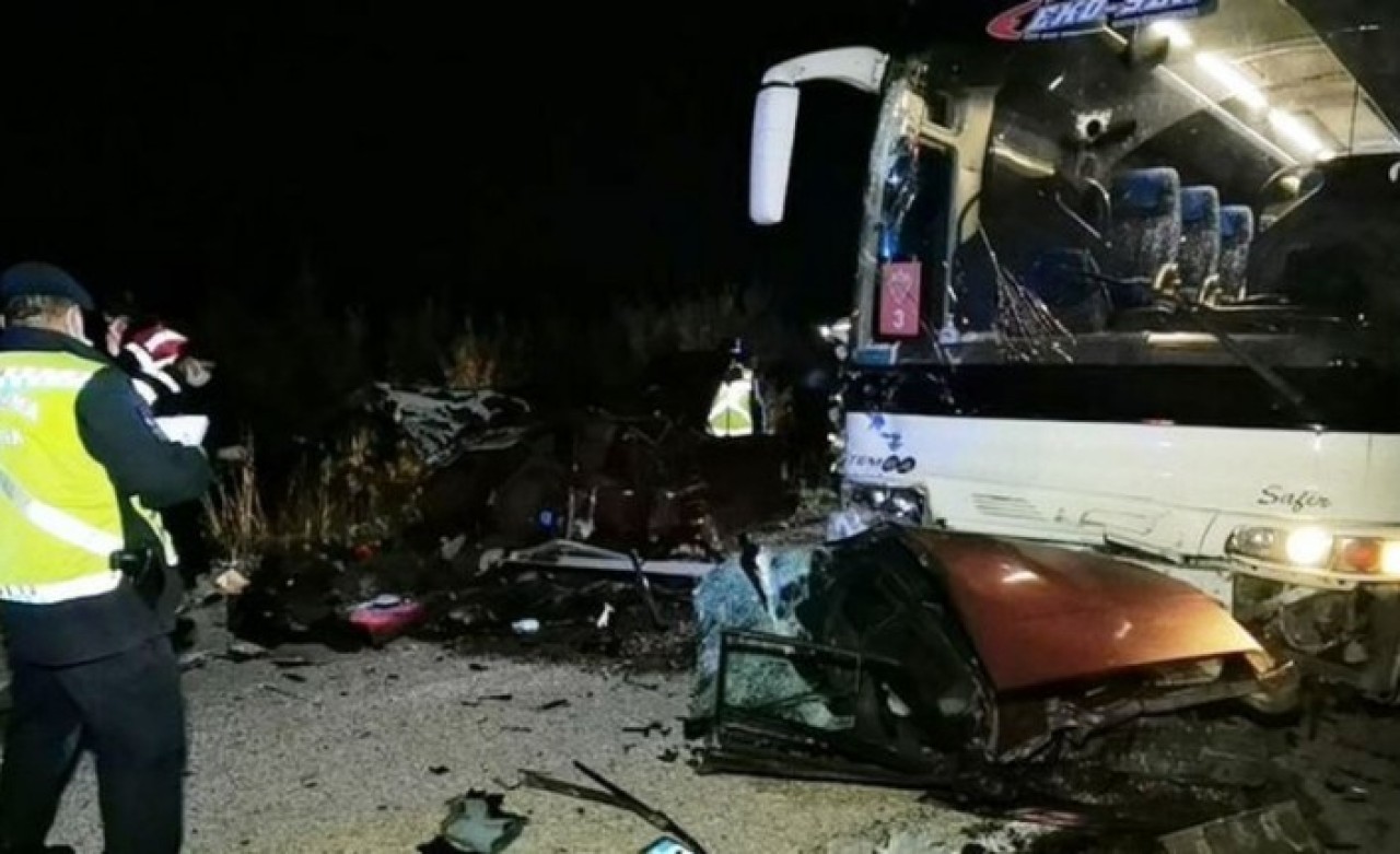 Bursa'da feci kaza: Fatih Akyol ve Oğuzhan Sönmez öldü