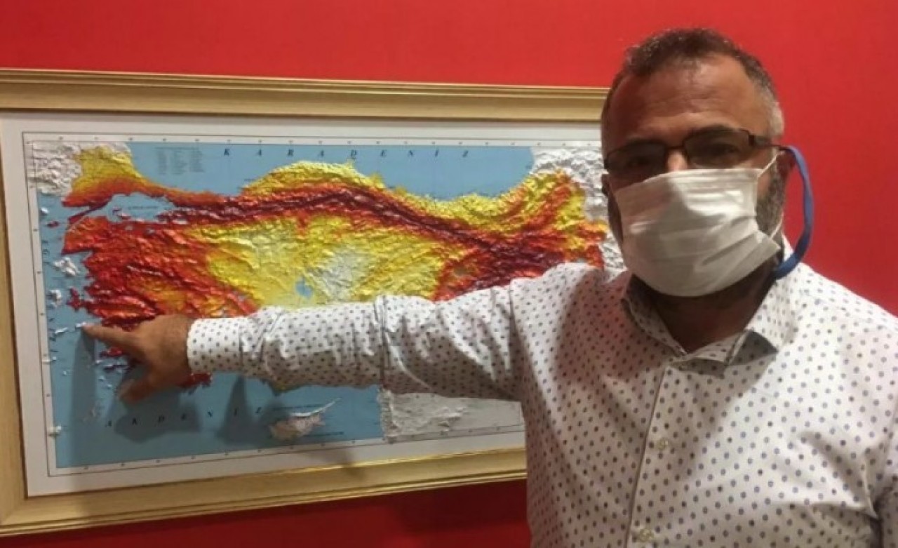 Deprem uzmanı Doç. Dr. Serkan Irmak: "Ana artçı deprem henüz olmadı,  evlere girmeyin"