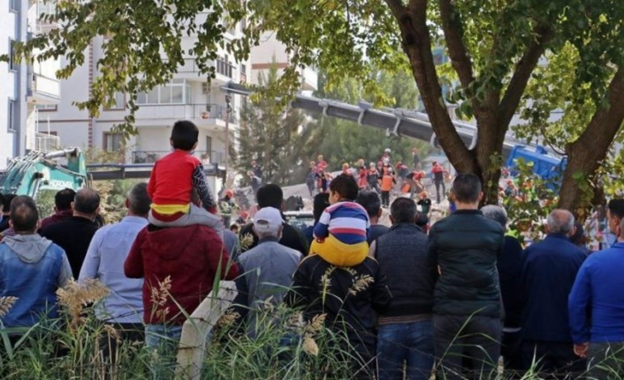 Depremin yaralarını sarmaya çalışan İzmir için çok kritik uyarı