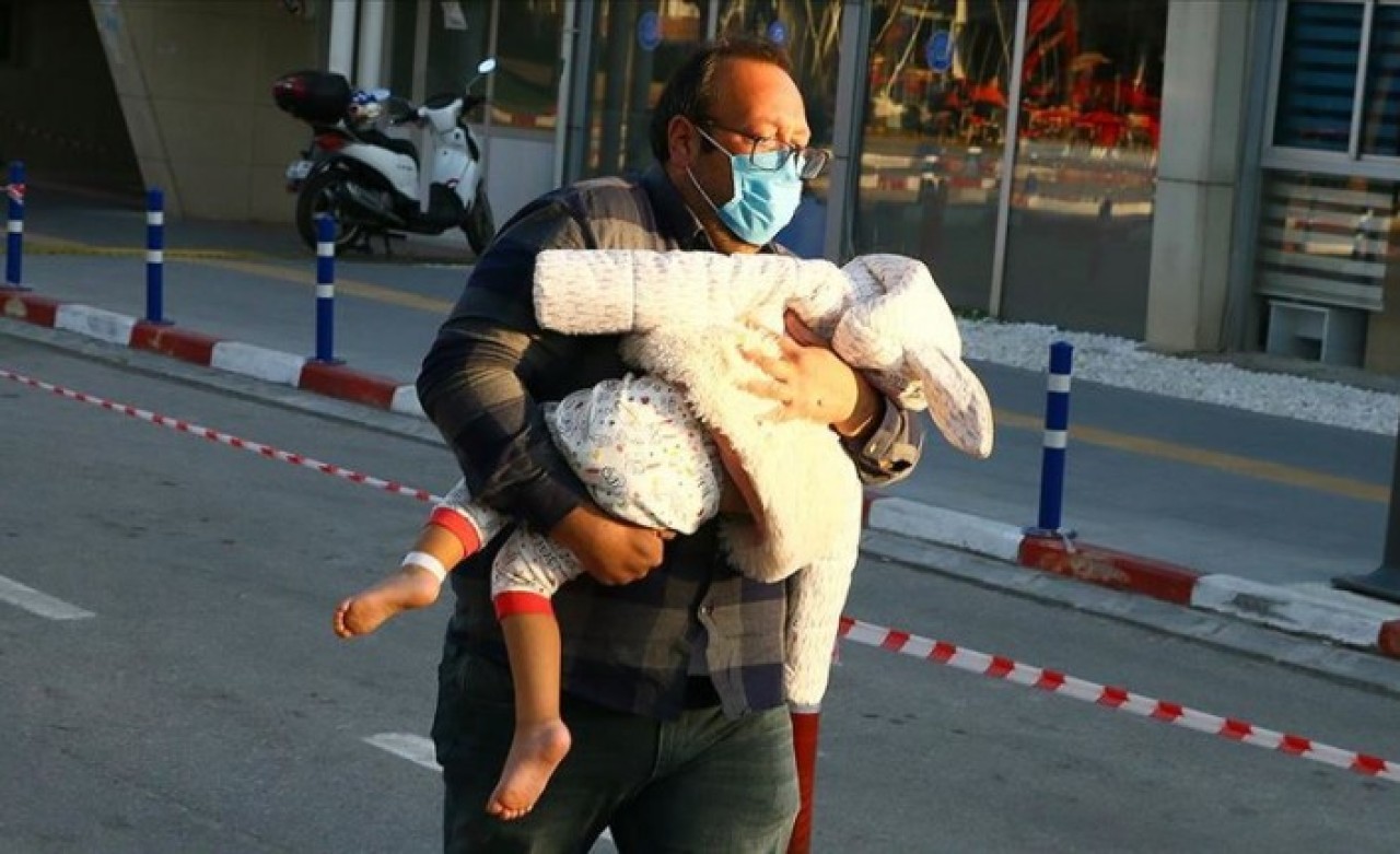 İzmir'deki depremde enkazdan 91 saat sonra kurtarılan 3 yaşındaki Ayda Gezgin'den güzel haber