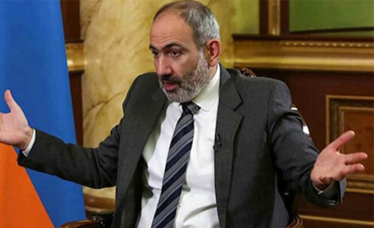 Ermenistan halkı yenilgiyi kabul eden Paşinyan'ın parfüm,  saat,  bilgisayar ve ehliyetini çaldı