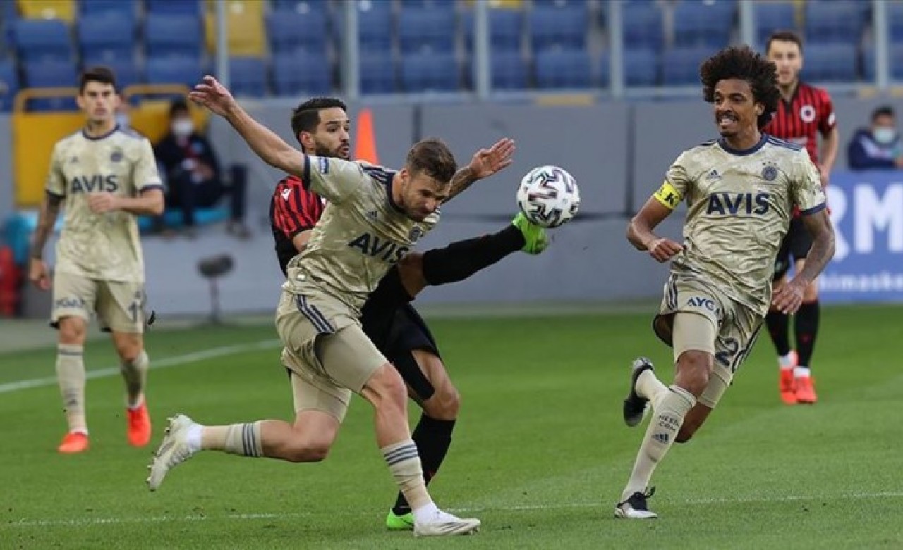 Fenerbahçe,  Gençlerbirliği'ni farklı geçti