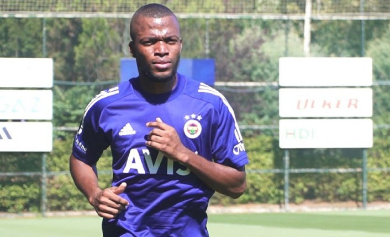 Fenerbahçeli futbolcu Valencia'nın Kovid-19 testi pozitif çıktı