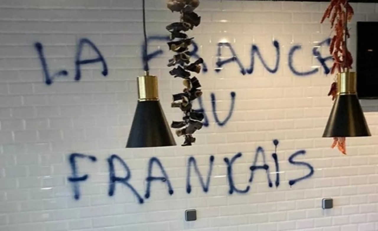 Fransa'da Türk dükkanına saldırı: Duvarlara 'Türklere ölüm' yazıldı