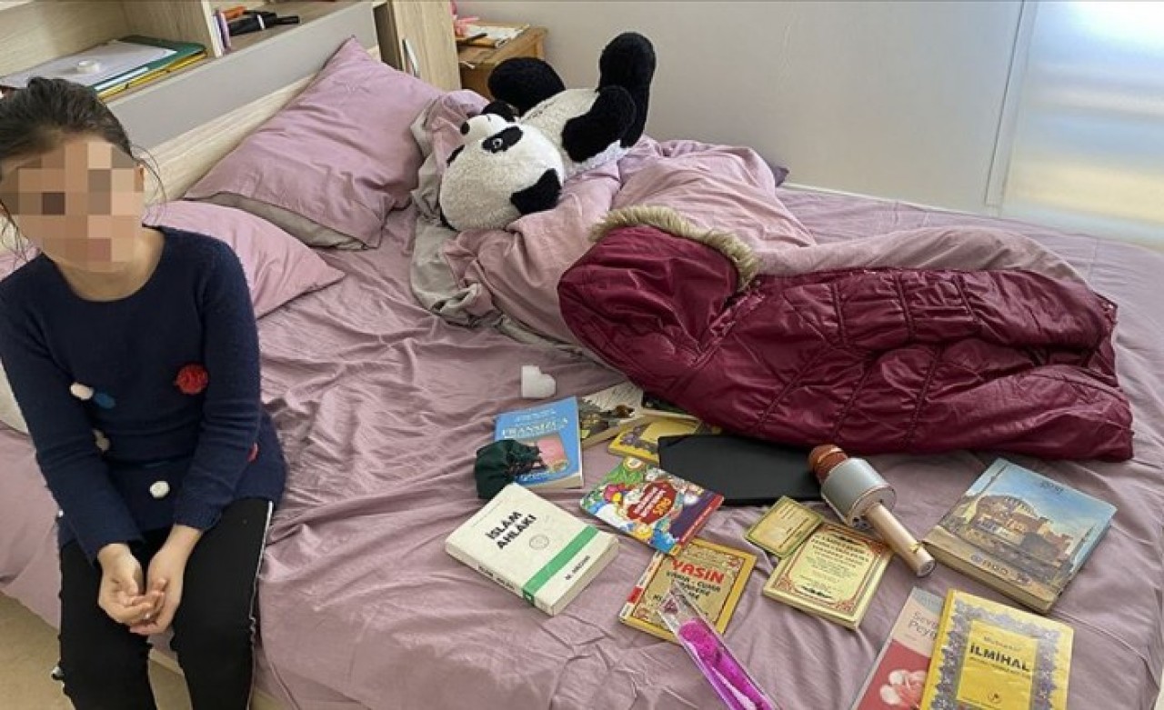 Fransız polisi 10 yaşındaki 3'ü Türk 4 çocuğun evine terörist baskını yaptı: Türkiye'den çok sert tepki