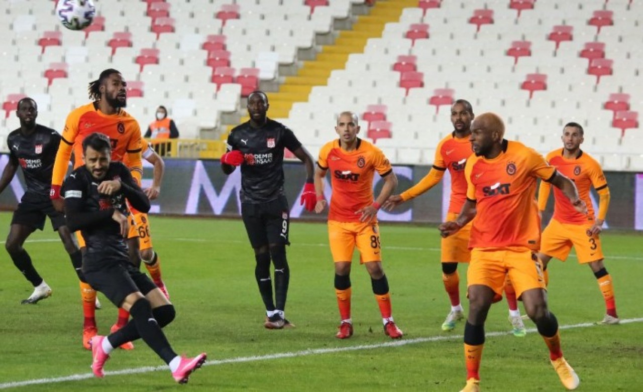 Galatasaray'ın nefesi liderin ensesinde: Sivasspor'u yendi