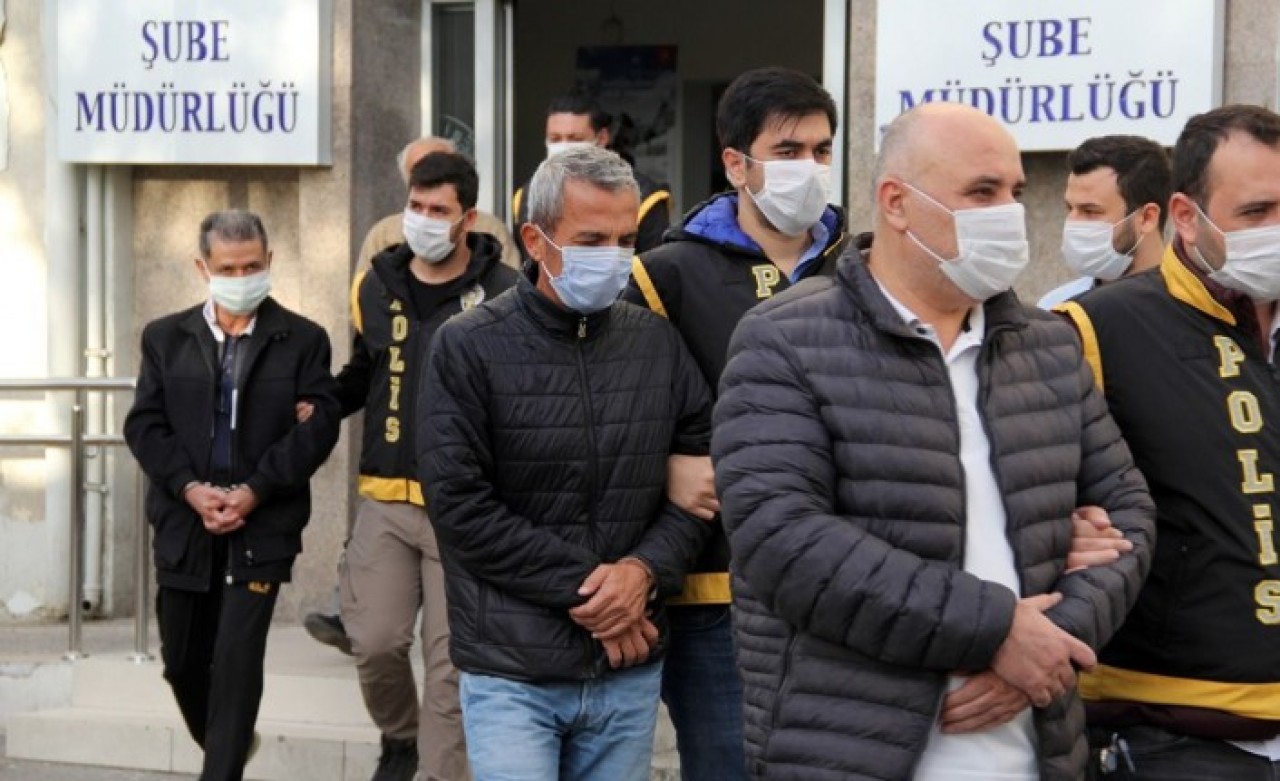 İzmir'de yıkılan binaların müteahhitleri kendilerini iğrenç sözlerle savundu!