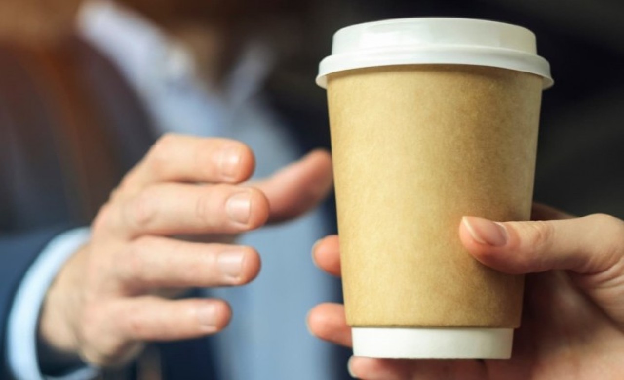 Kağıt bardaklar sıcak içeceklerde tehlike saçıyor