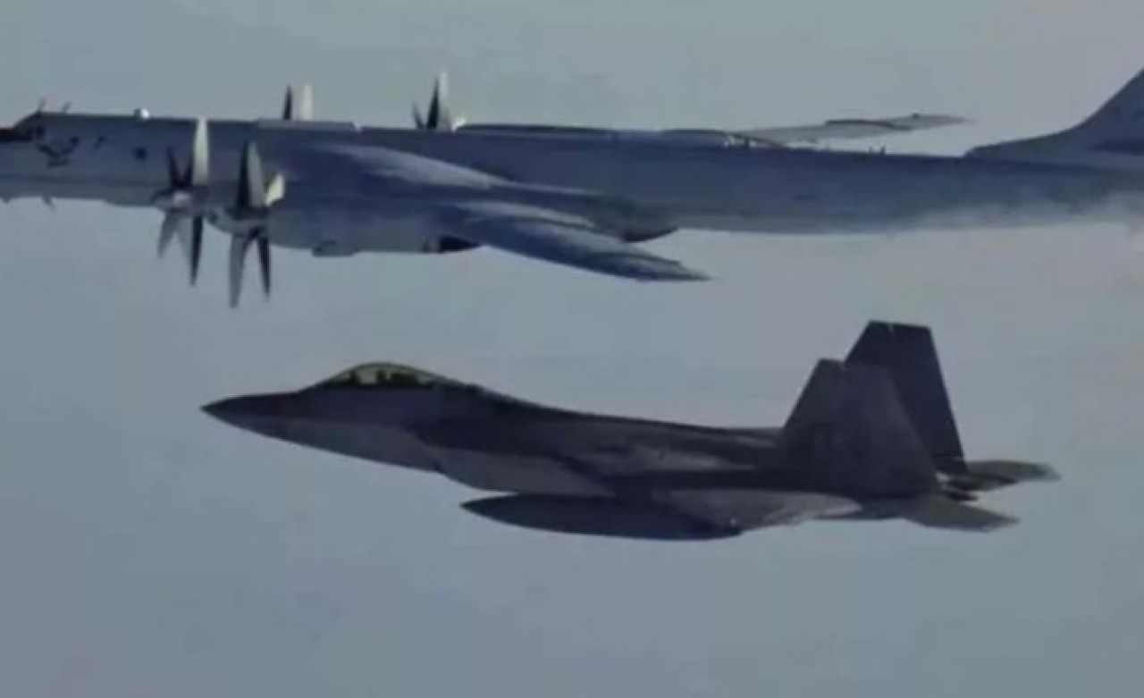 Karadeniz'de Rus savaş uçağı,  ABD keşif uçağını engelledi