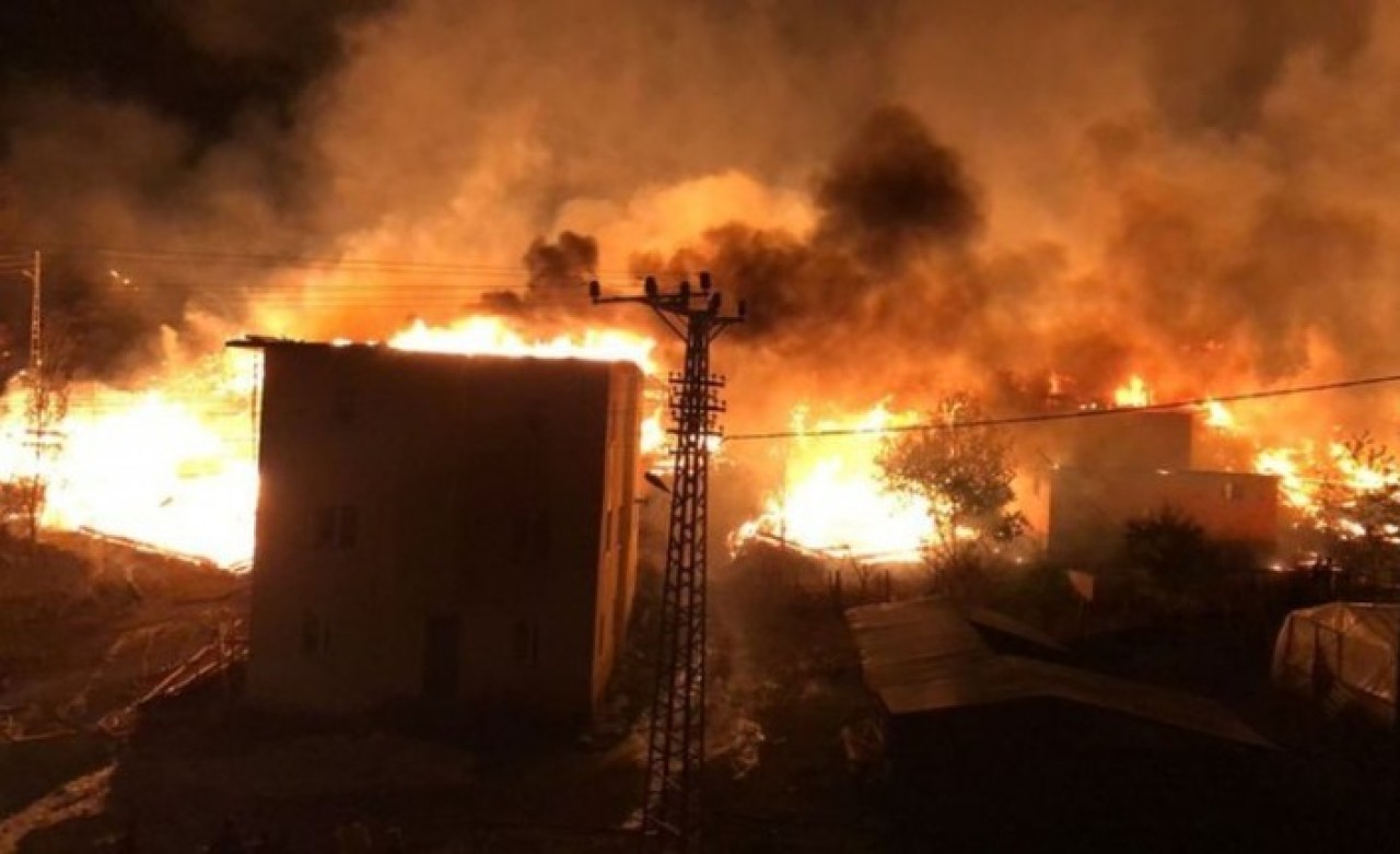 Kastamonu'da bir köy alev alev yandı