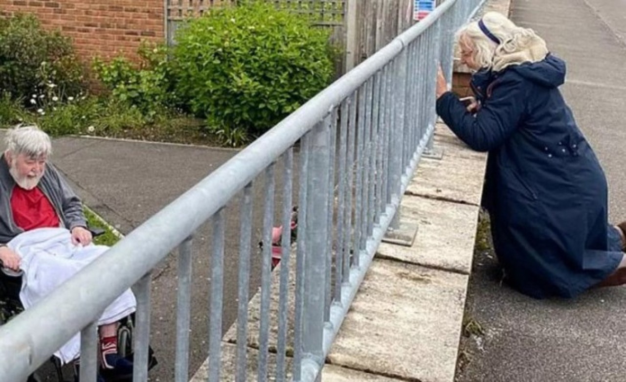 Koronavirüs 52 yıllık çifti böyle ayırdı