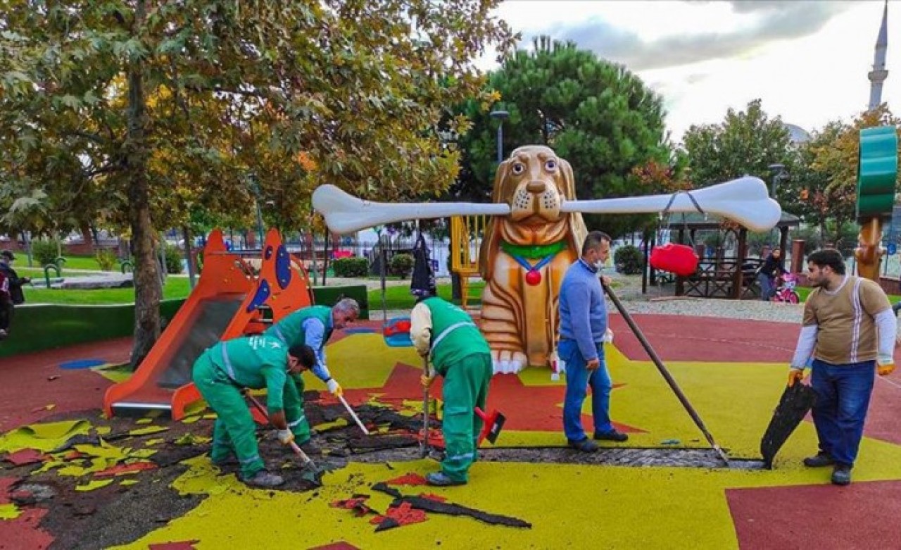 Küçükçekmece'de parkta terör örgütü sembollerini andıran görsellerle ilgili soruşturma