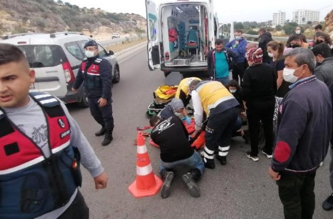 Mersin'de iki motosiklet çarpıştı: Ömer Kurul öldü,  Metin Taş ve Arife Sezer yaralandı