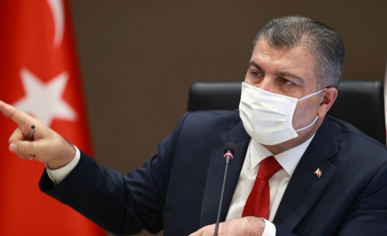 Sağlık Bakanı Fahrettin Koca'dan 65 yaş yasağı ile ilgili flaş açıklama