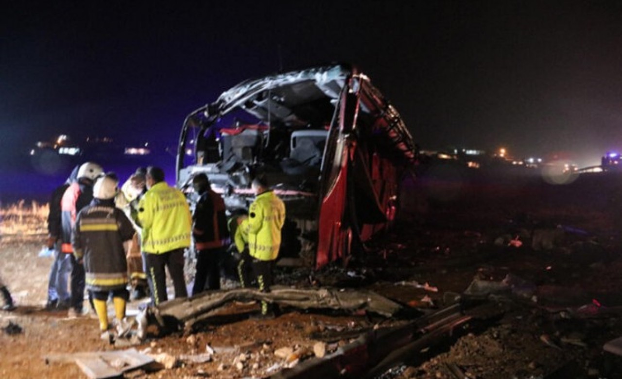 Şanlıurfa'da yolcu otobüsü devrildi: 32 yaralı