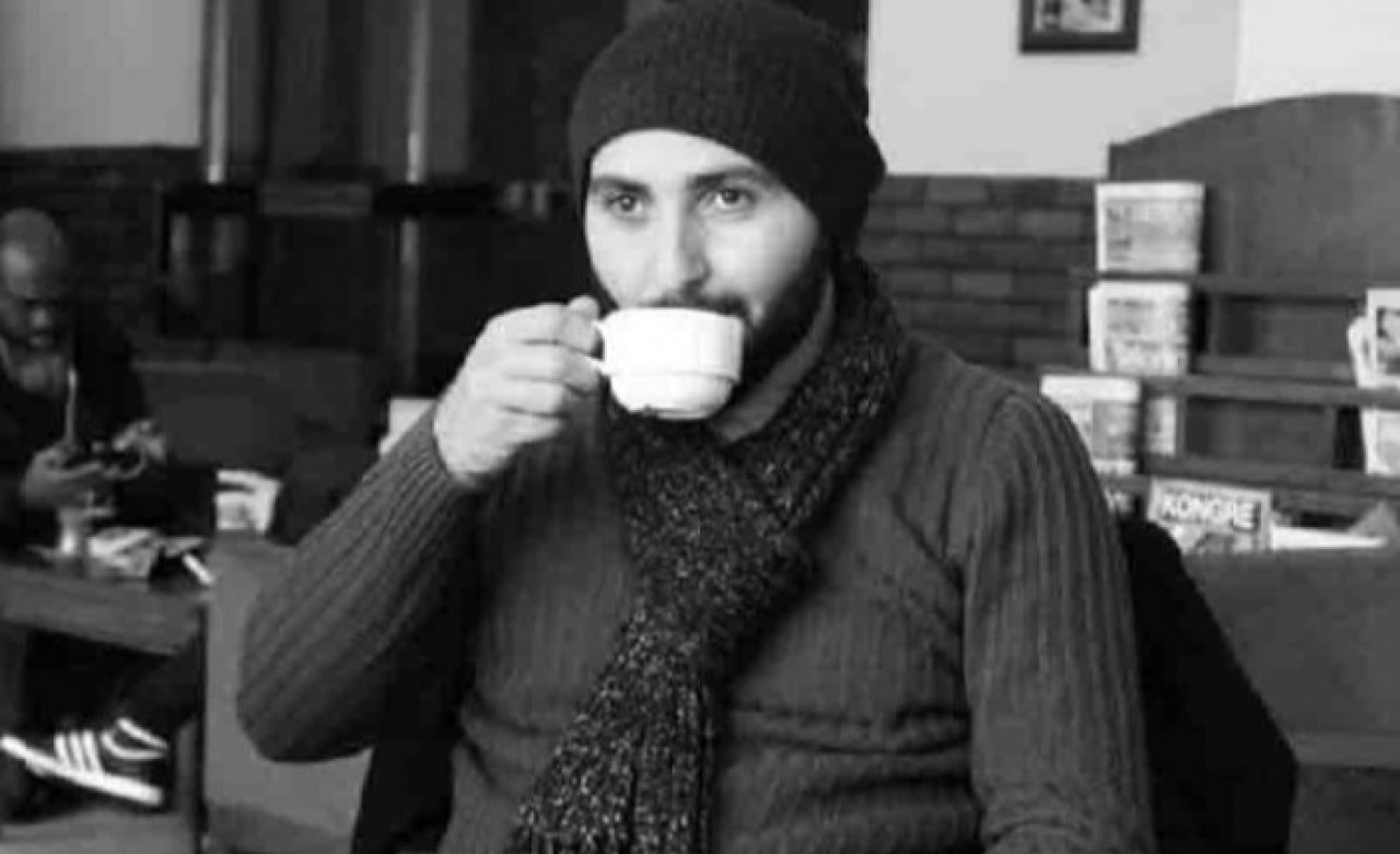 Silah sesi duyup balkona çıktı: Taner Çakmak öldü!