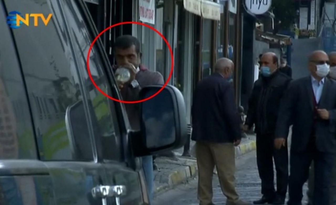 Spiker sigara yasağından bahsederken ekrana getirilen adamın bali çektiği görüldü