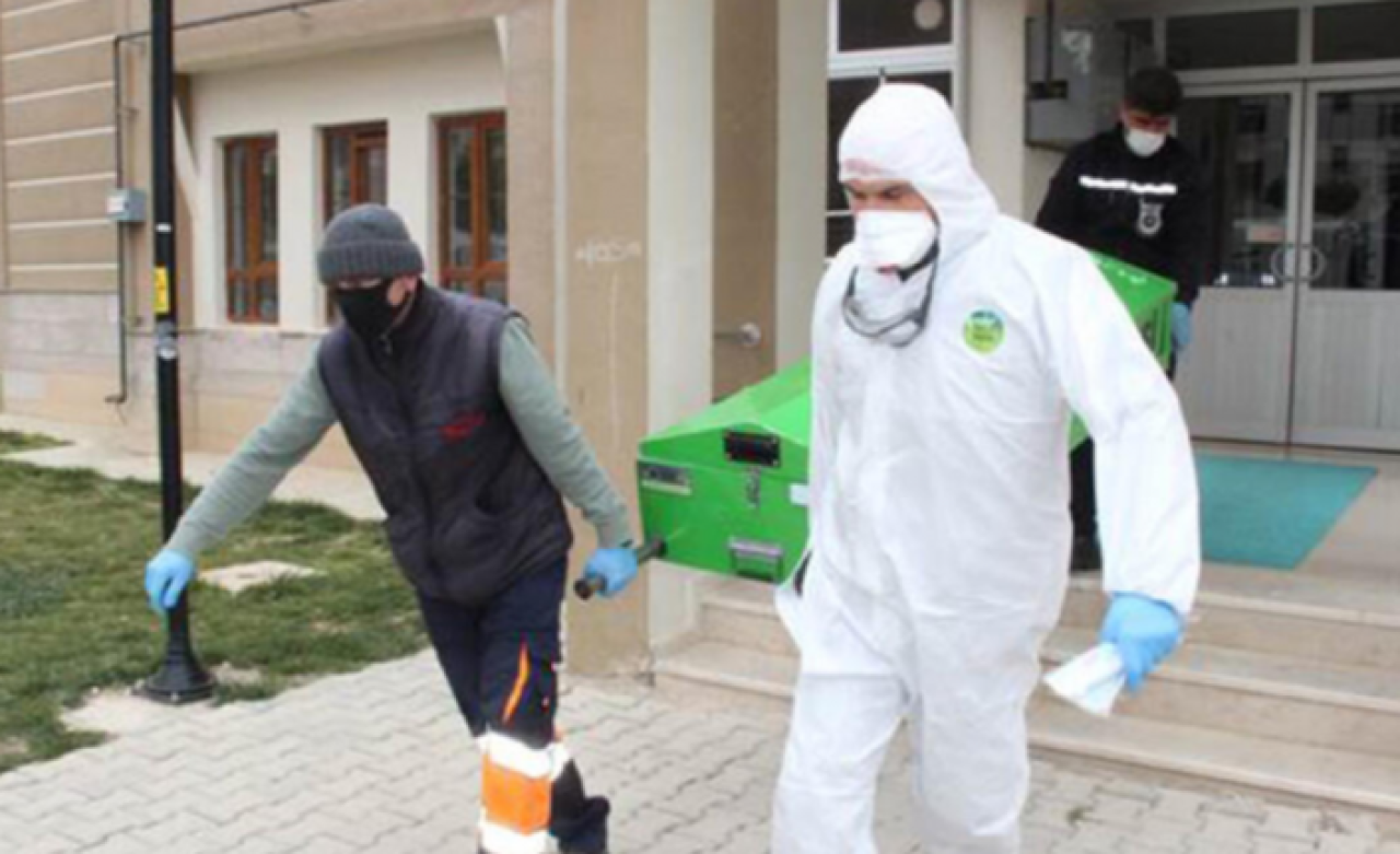 Talihsiz kadın,  birlikte yaşadığı erkek arkadaşının banyosunda ölü bulundu