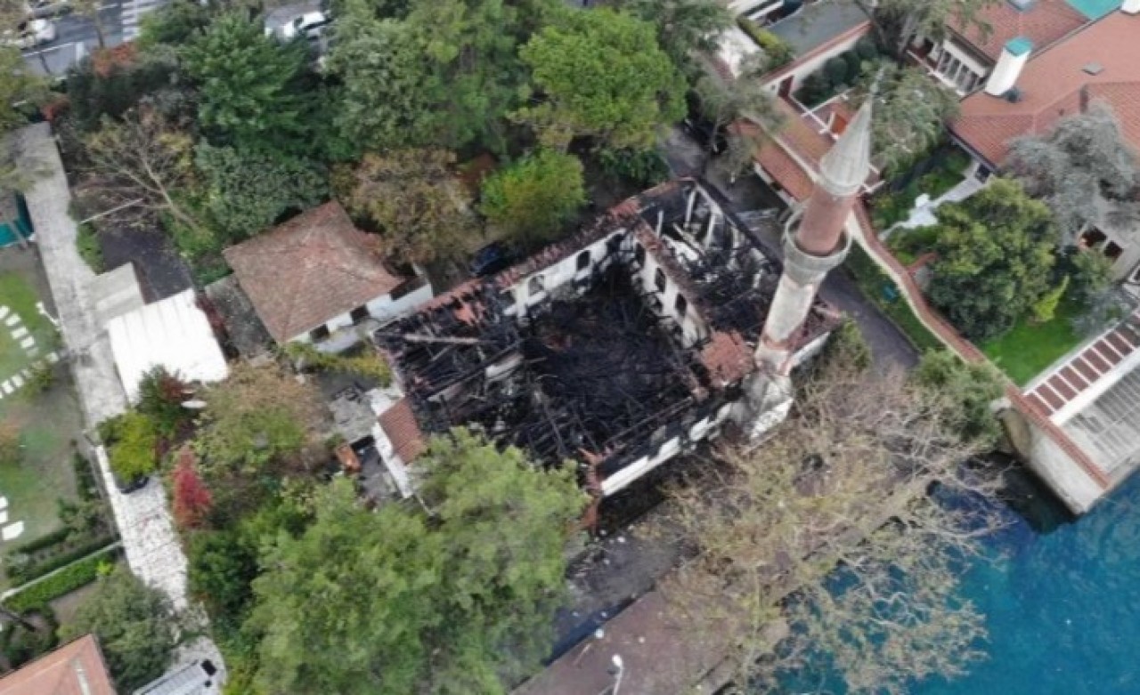 Yangının ardından Vaniköy Camii'nin son hali havadan görüntülendi