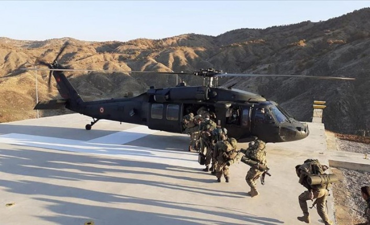 'Yıldırım-15 Mutki-Sarpkaya' operasyonu: Yüzlerce asker peşlerinde