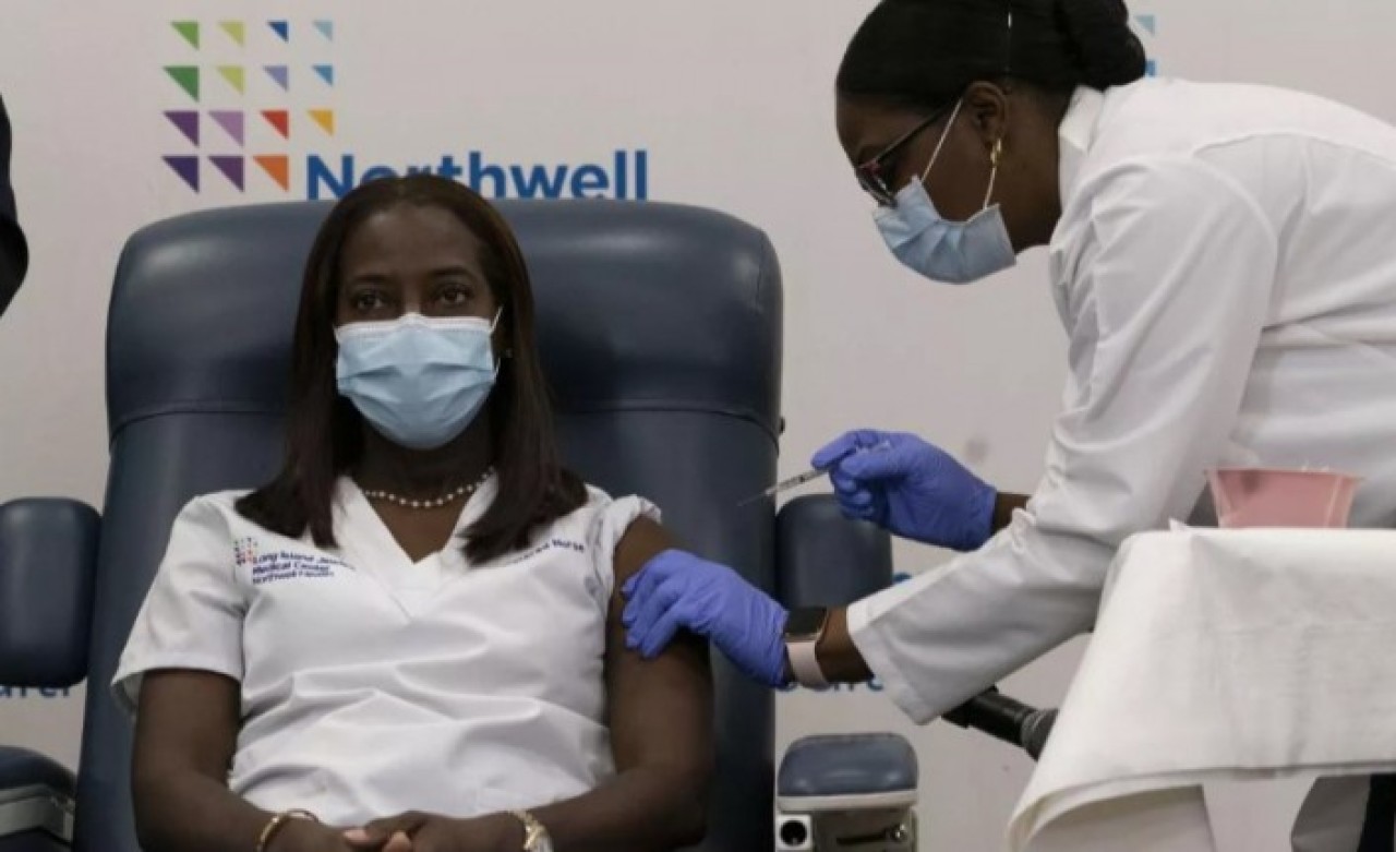 ABD'de ilk Kovid-19 aşısı yapıldı