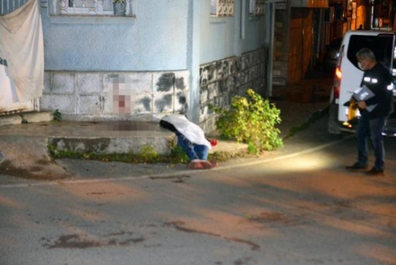 Adana'da bıçaklanan Veysel Emre öldü