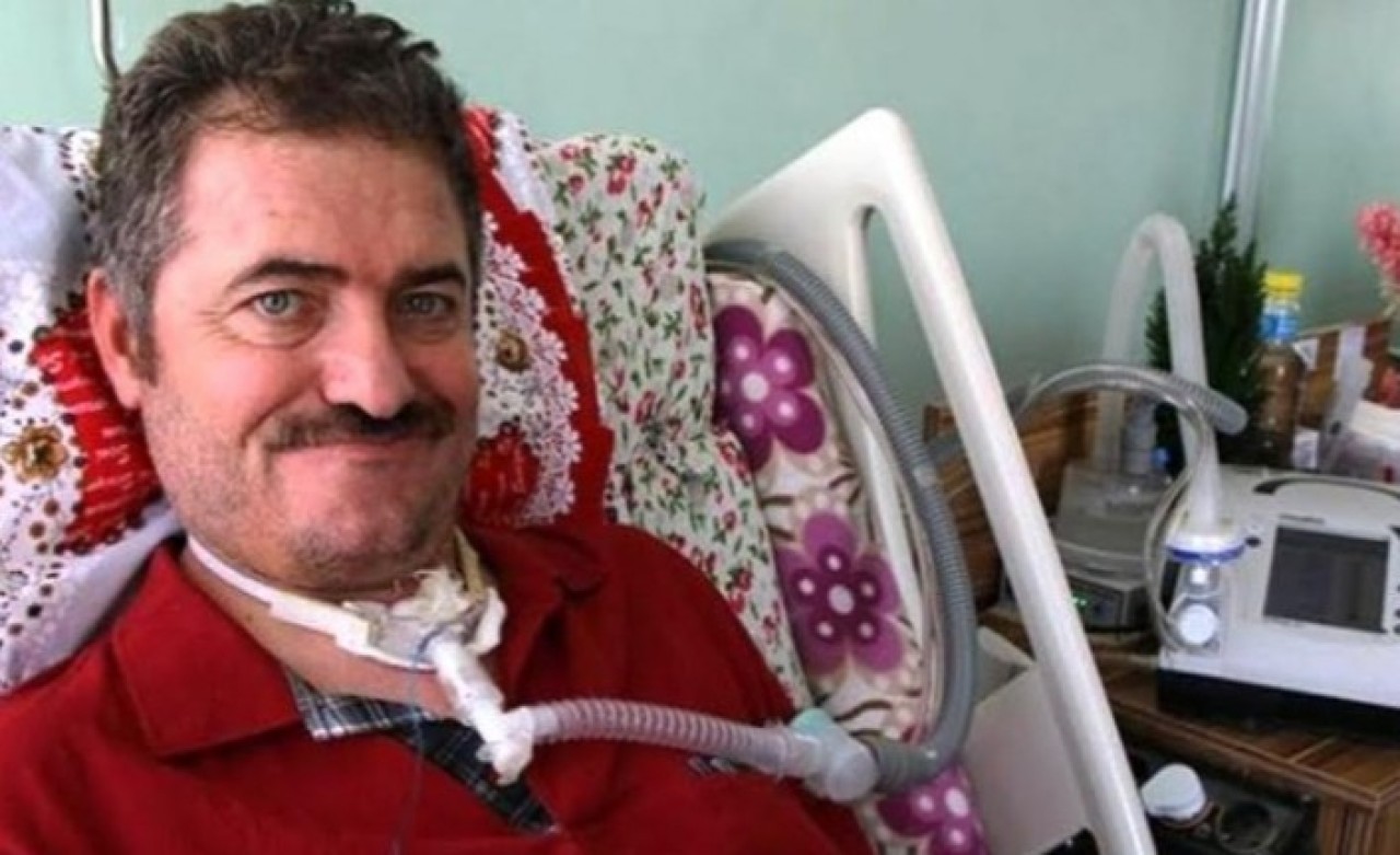 ALS hastası,  özel donanımlı bilgisayarını gözüyle kullanarak şiir kitabı yazdı