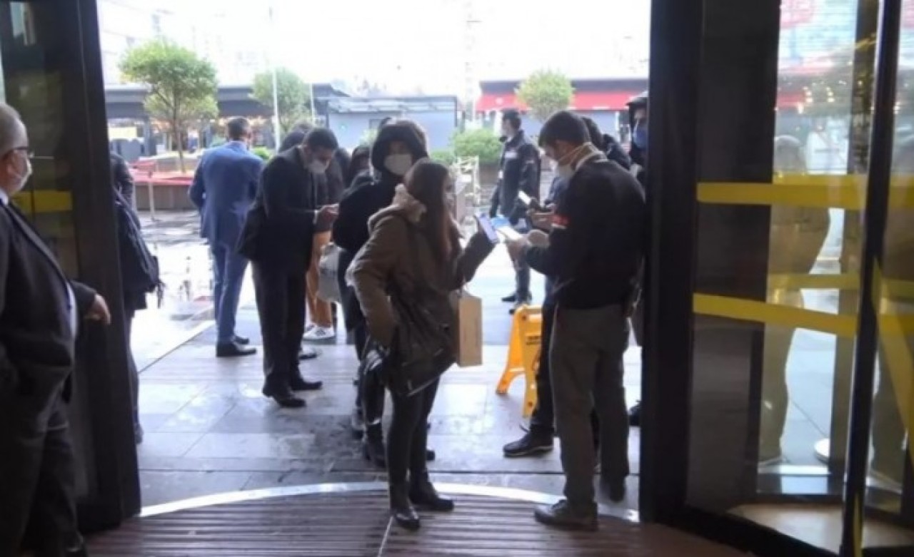 AVM'lerde yeni dönem bugün başladı