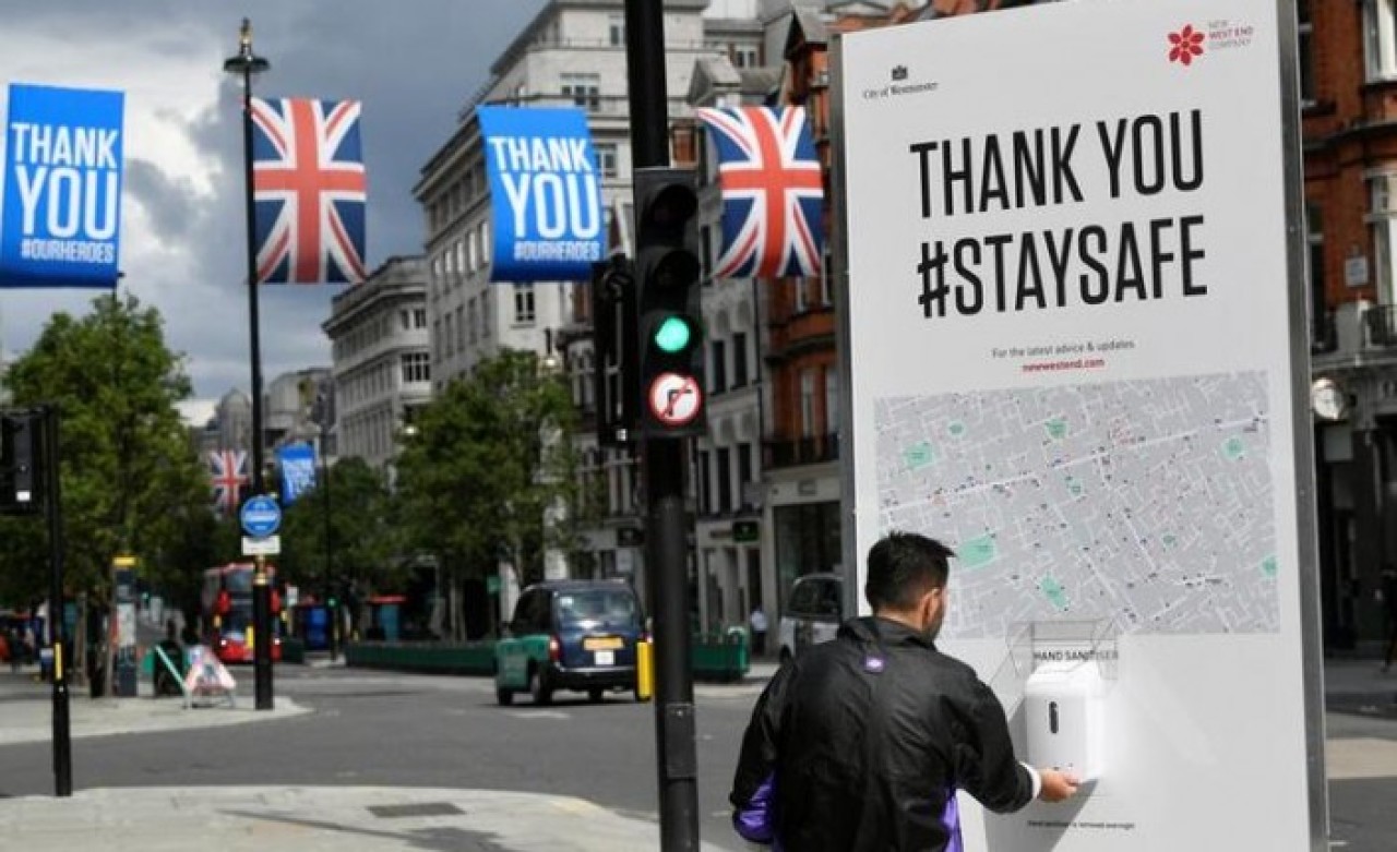 Avrupa'da büyük panik: İngiltere'ye uçuşlar birer birer askıya alınıyor 