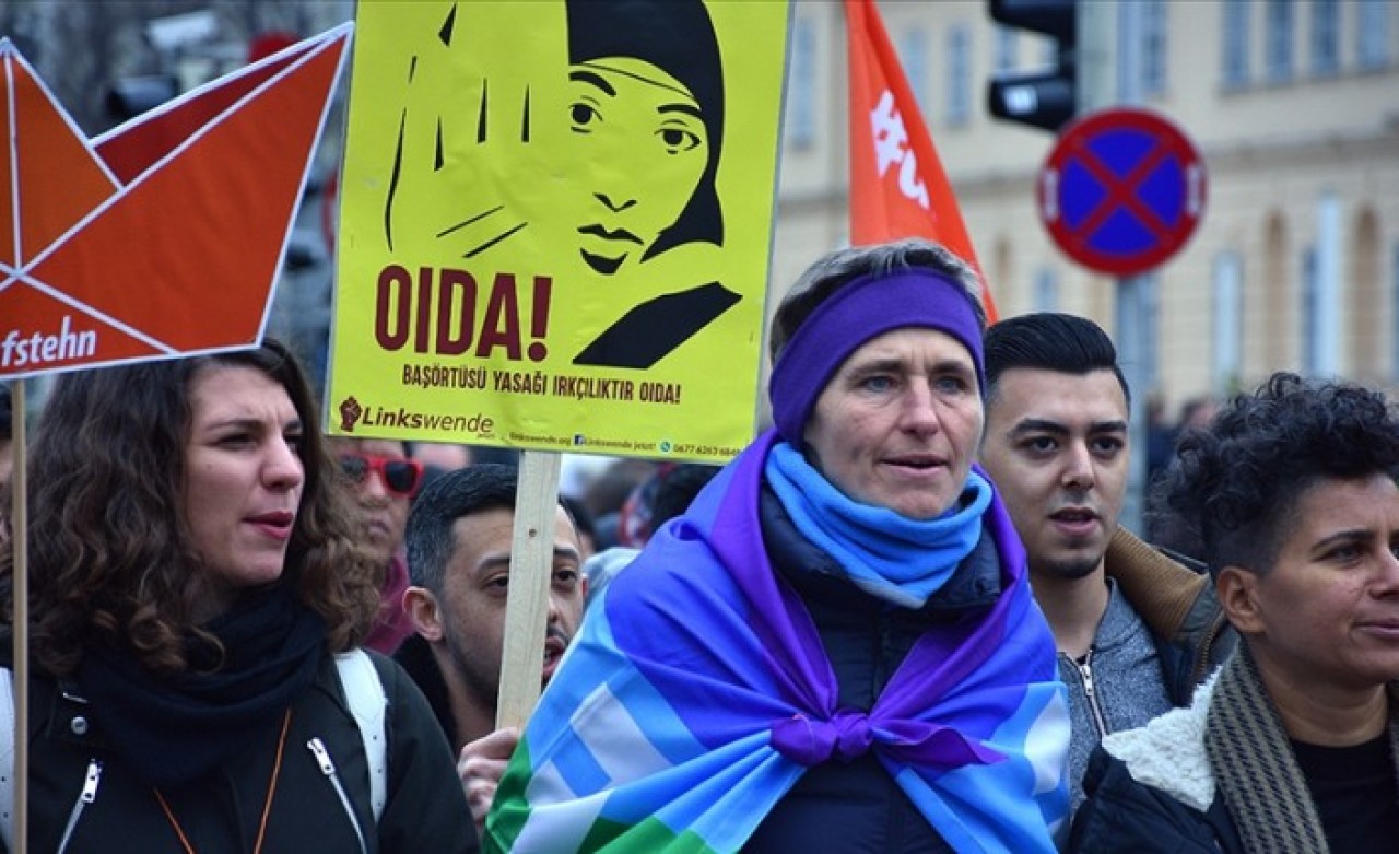 Avusturya'dan flaş başörtüsü kararı