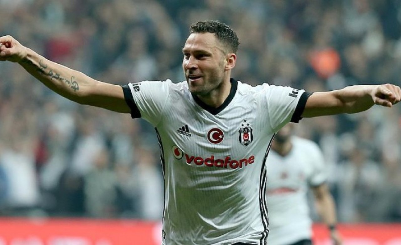 Beşiktaş'ın eski yıldızı geri mi dönüyor? Kulübünden ayrıldı