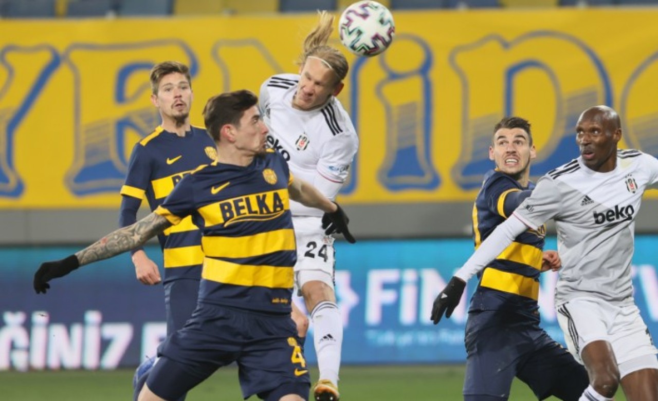 Beşiktaş,  Ankaragücü'nü Vida'yla geçti,  zirve yürüyüşüne devam etti