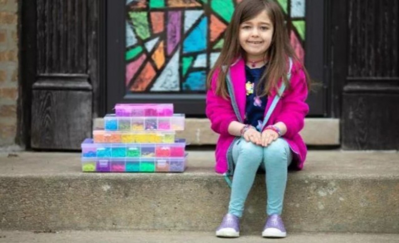 Bileklik satarak hastaneye 157 bin lira bağış topladı!