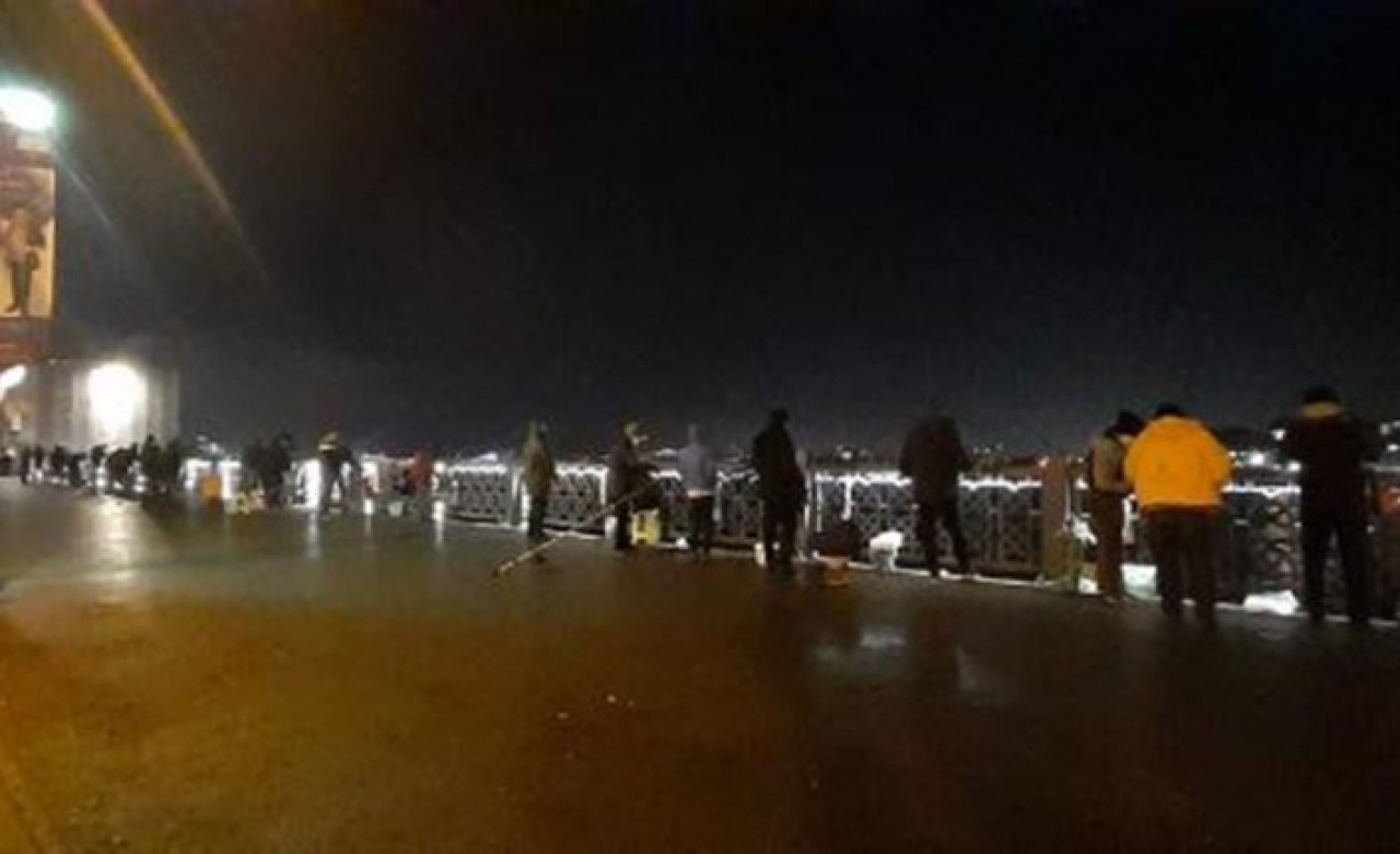 Bu sabah saat 05.05: Yasak biter bitmez Galata Köprüsü'ne koştular