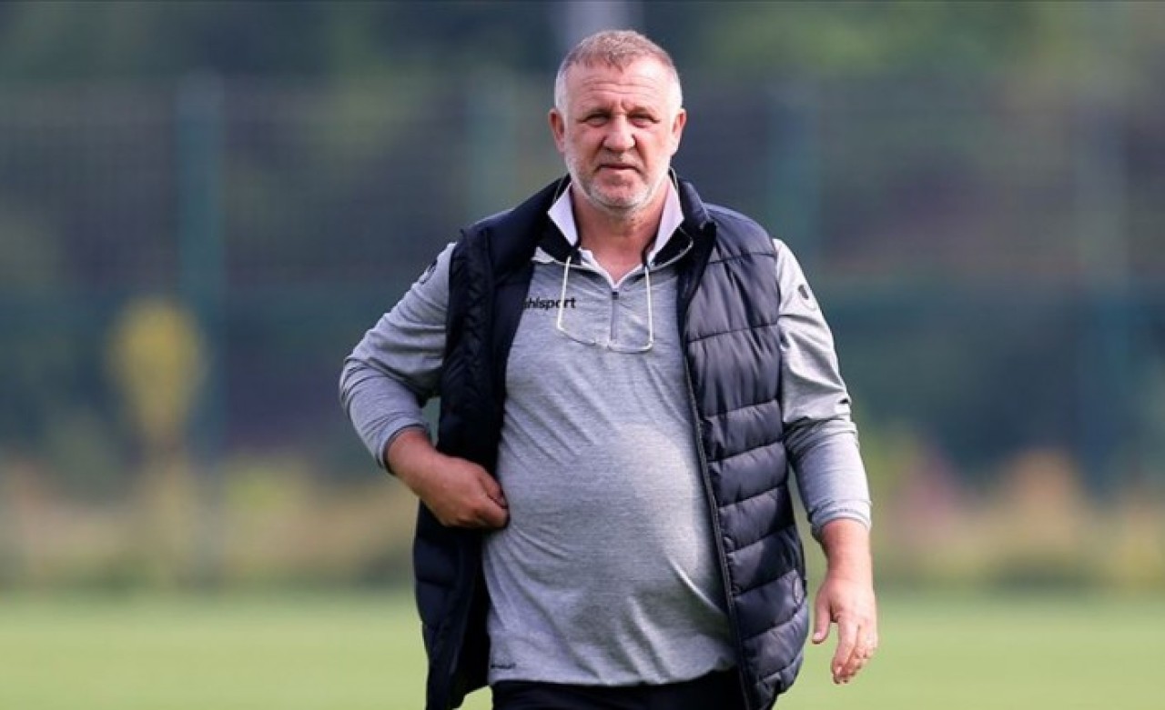 Büyükşehir Belediye Erzurumspor,  teknik direktör Mesut Bakkal ile anlaştı